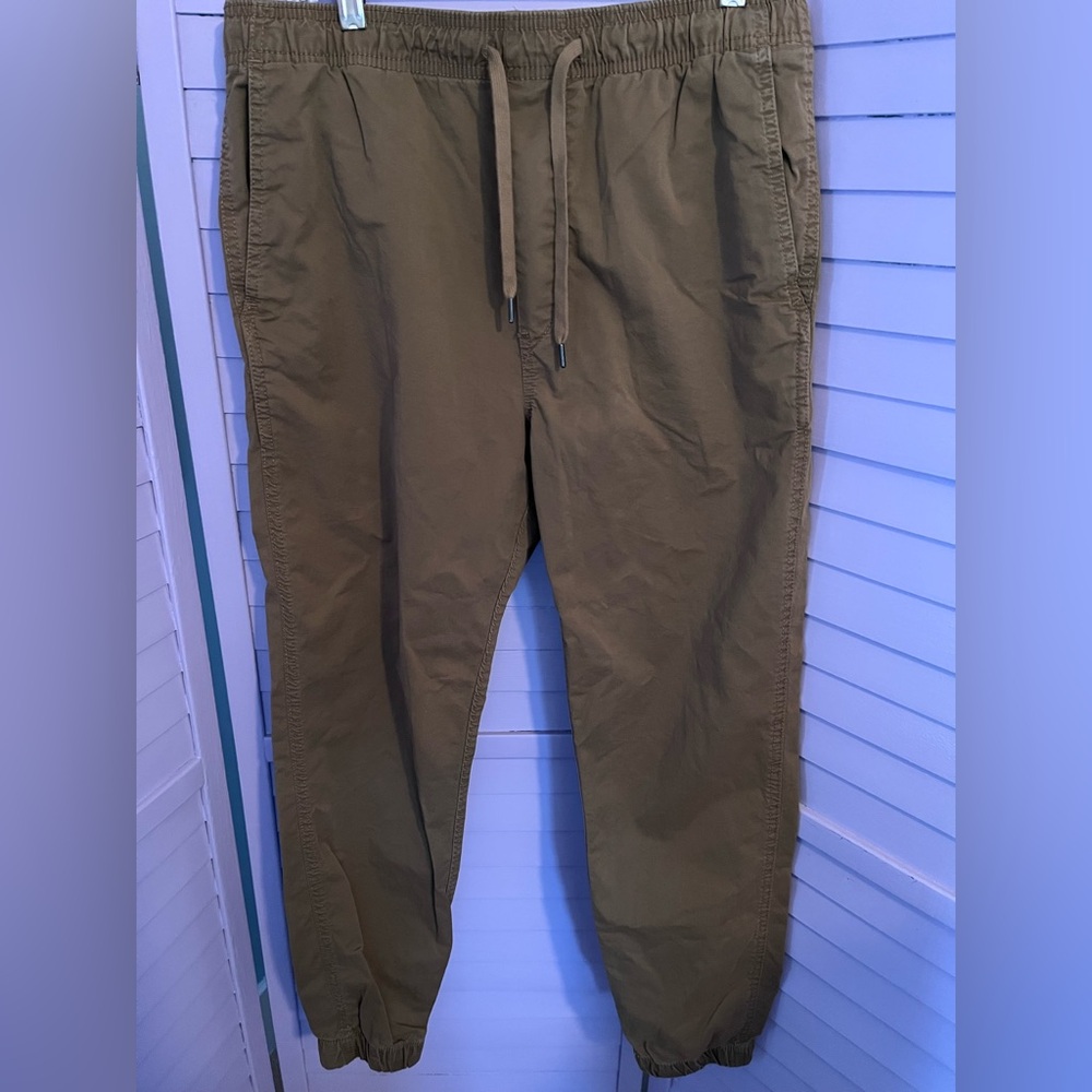 American Eagle Outfitters Khaki Chinos in EUC.  Size small.  Drawstring waist